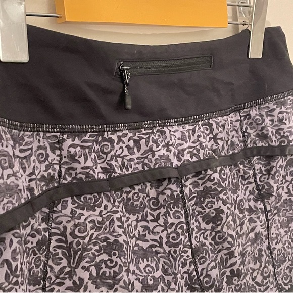 Lululemon Athletica Black & Gray Athletic Speed Shorts 2½” – Size 6 GUC - Picture 10 of 14